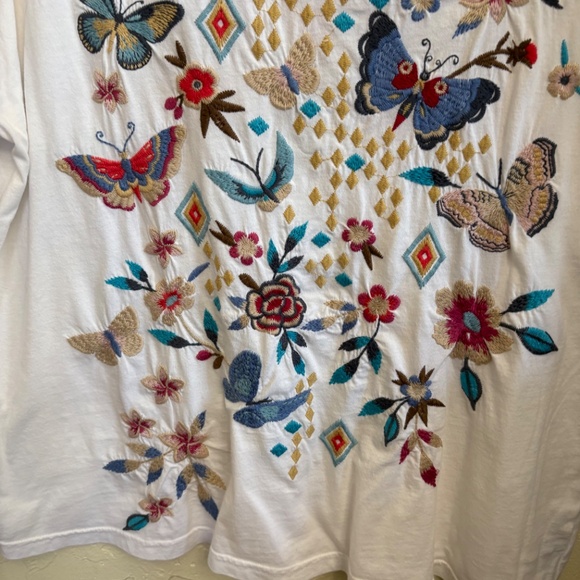 Johnny Was Embroidered Top Size Large with Butterflies Excellent Condition - Picture 4 of 8